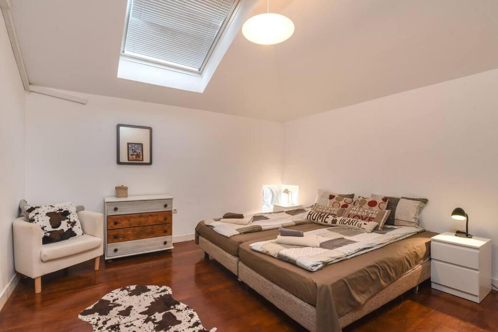 Spacious And Cozy 3 Bedroom Apartment In Downtown Sofia Ngoại thất bức ảnh